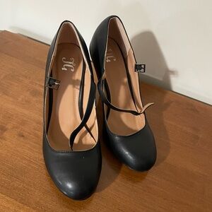 Juicy couture, leather black heels